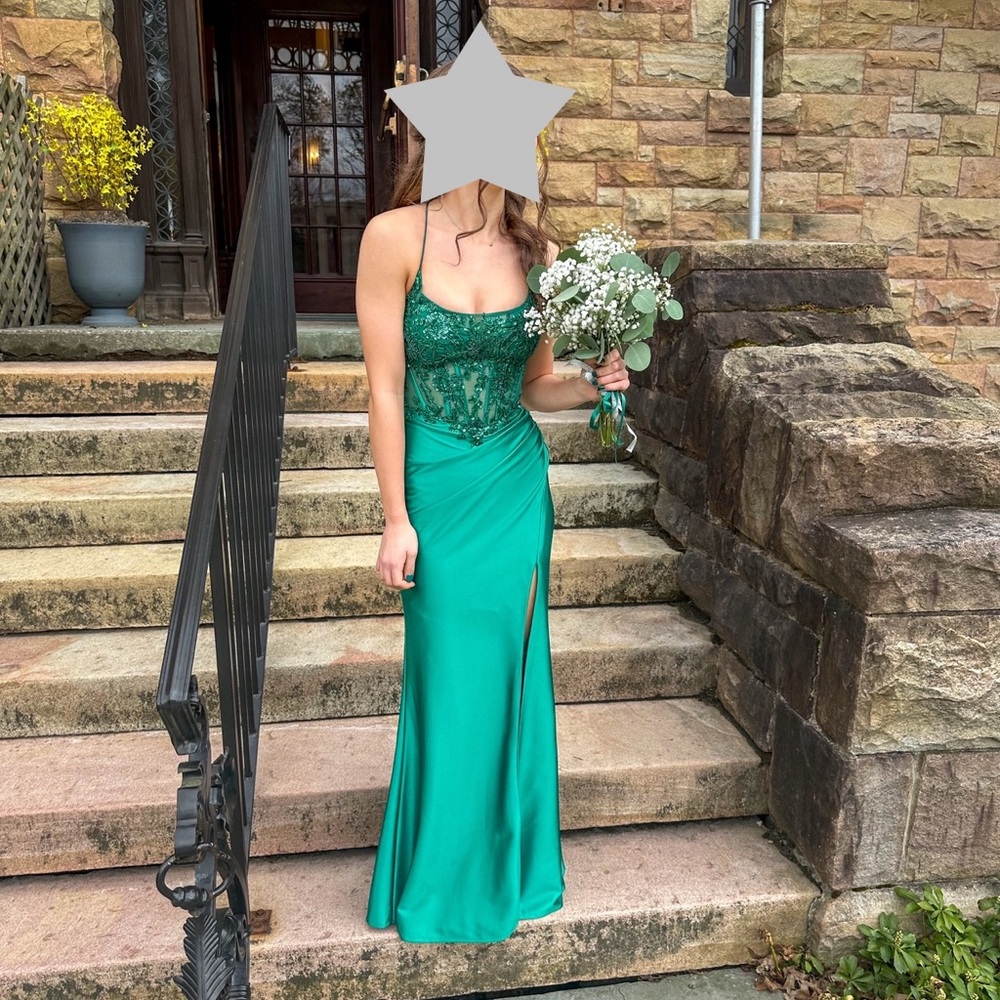 Elegant Green Evening Prom Gown